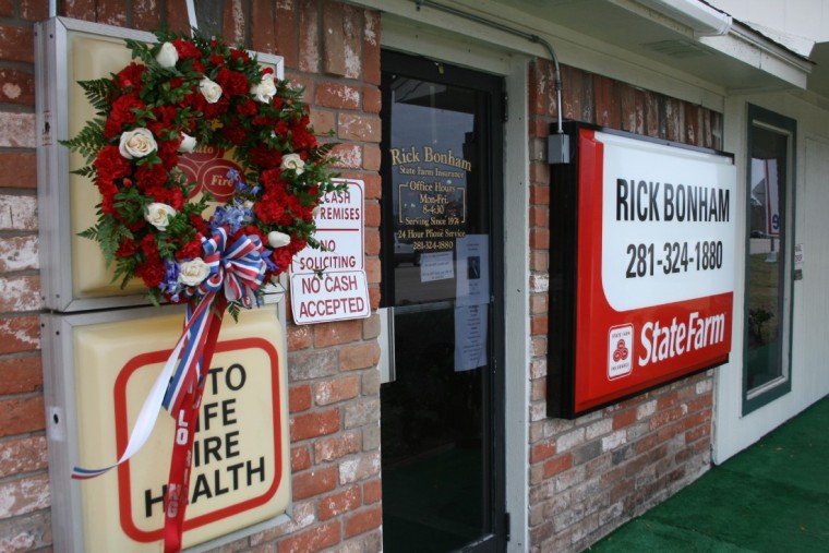 Local insurance agent dies