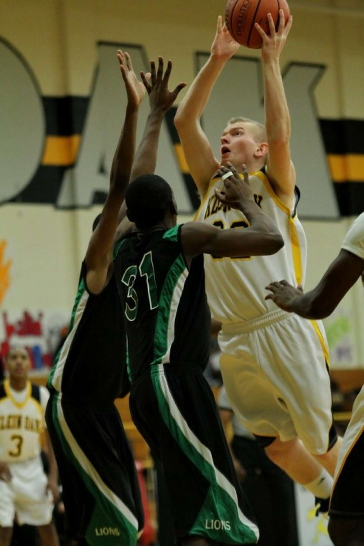 Klein Oak boys basketball team continues to improve