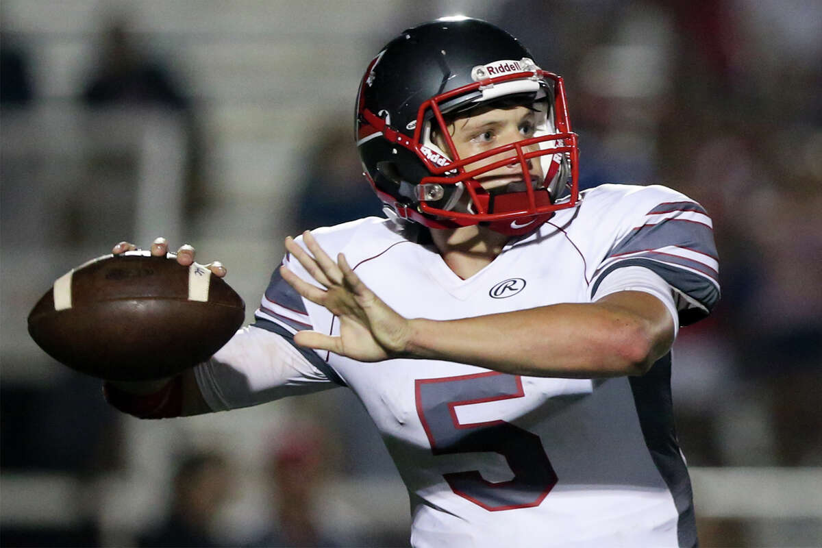 Lee quarterback Kyle Fuller looks to throw during the first half of their District 26-6A game with Johnson at Comalander Stadium on Sept. 24, 2015.