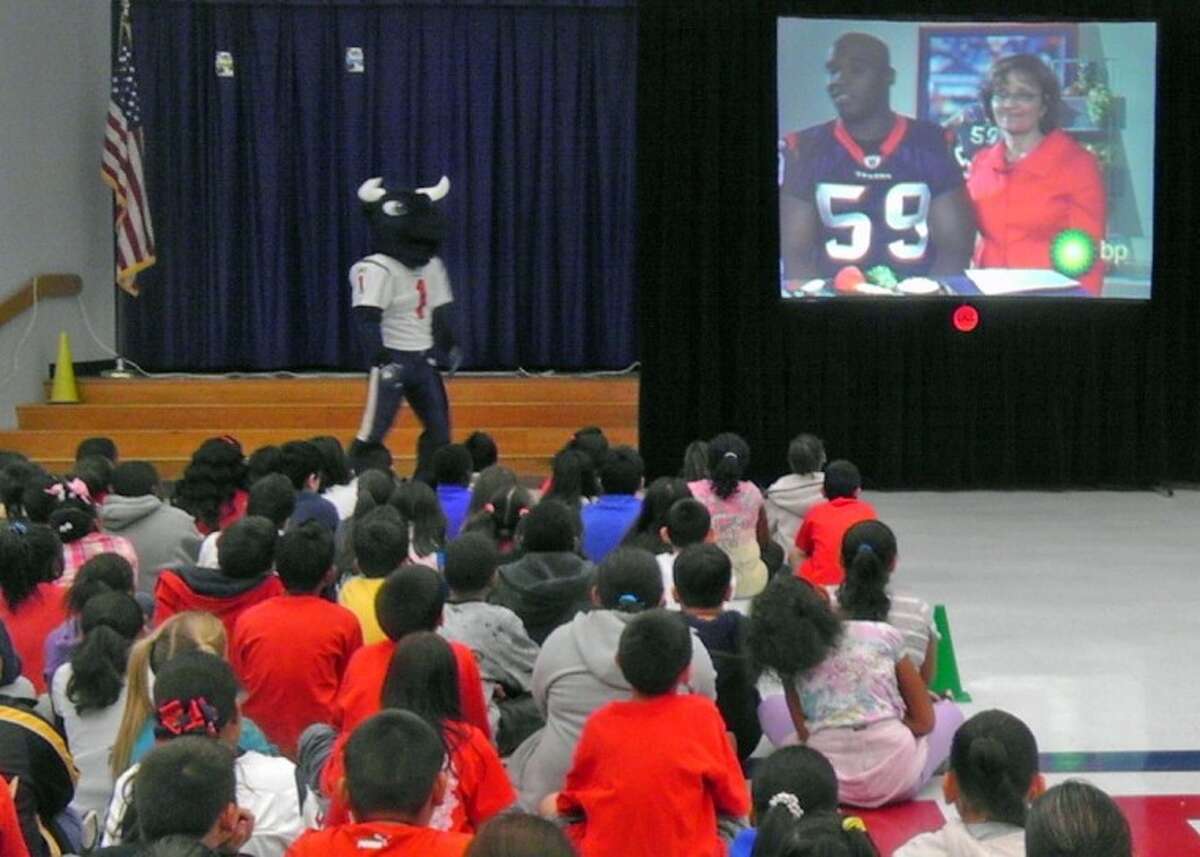 Houston Texans mascot promotes good health at Mission Bend Elementary