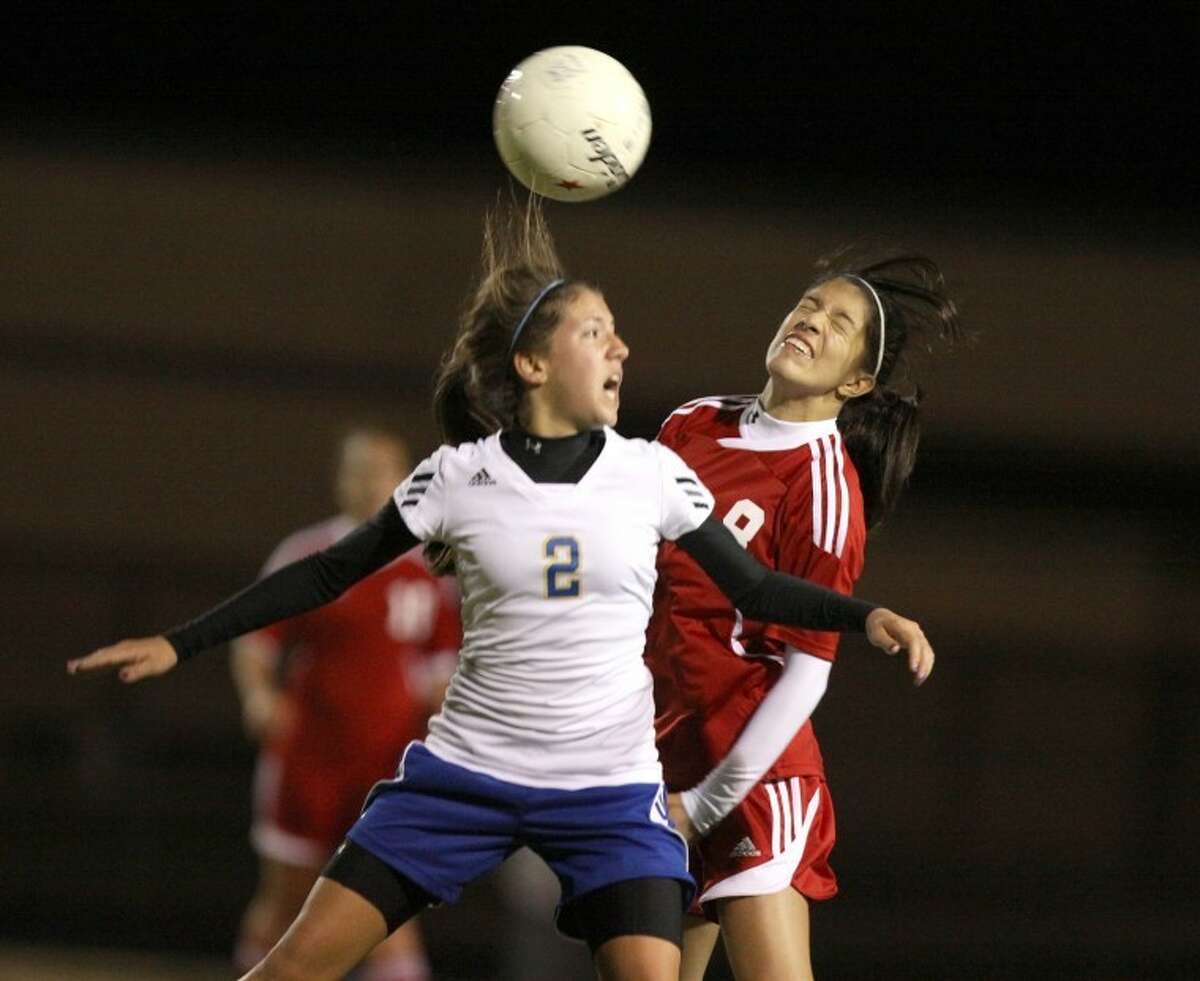 Can Tatiana Rodriguez (2) and the Elkins girls soccer team make a late run to the playoffs? This week will tell. (Alan Warren/HCN)