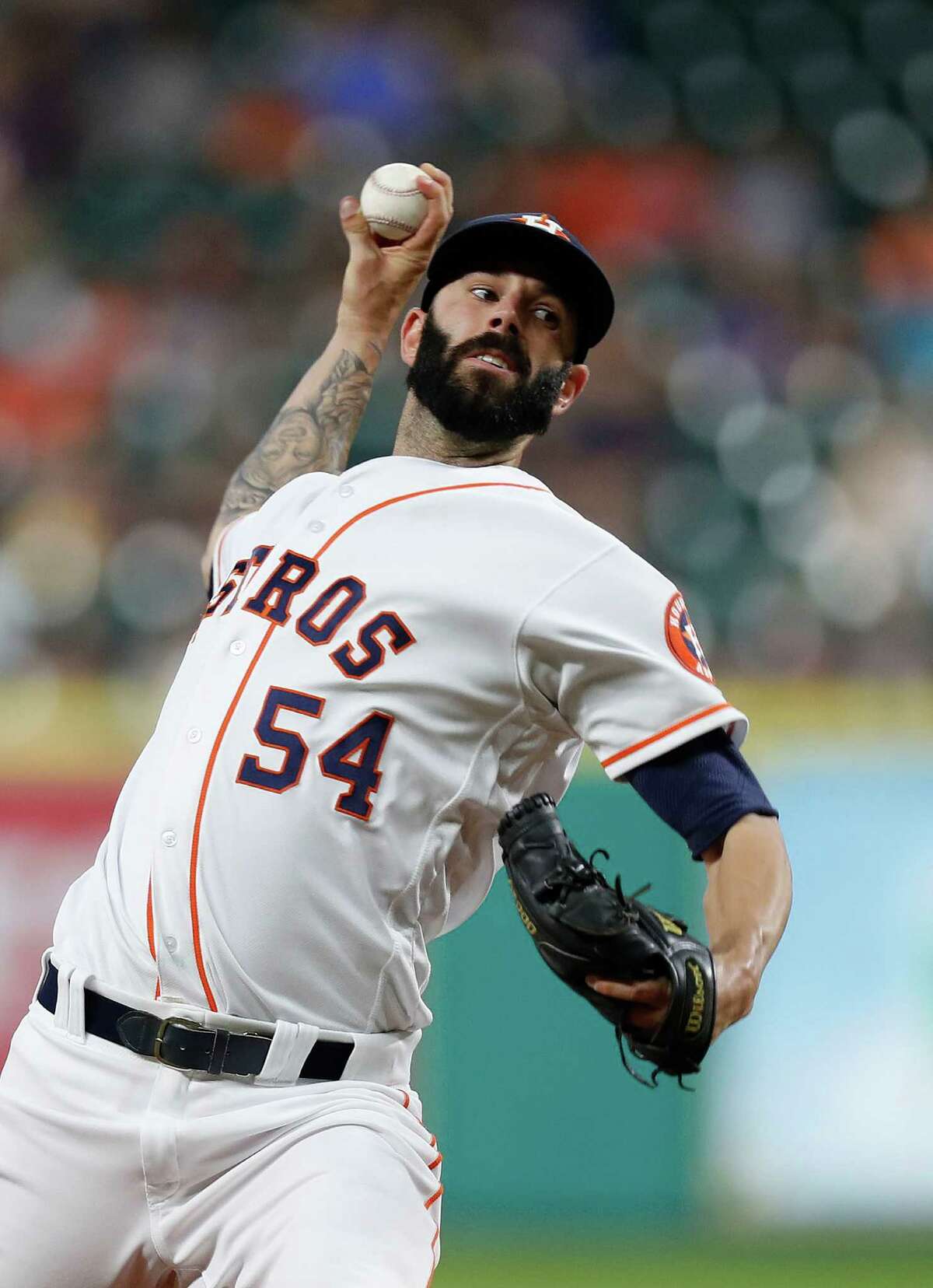 Astros avoid arbitration with starting pitcher Mike Fiers