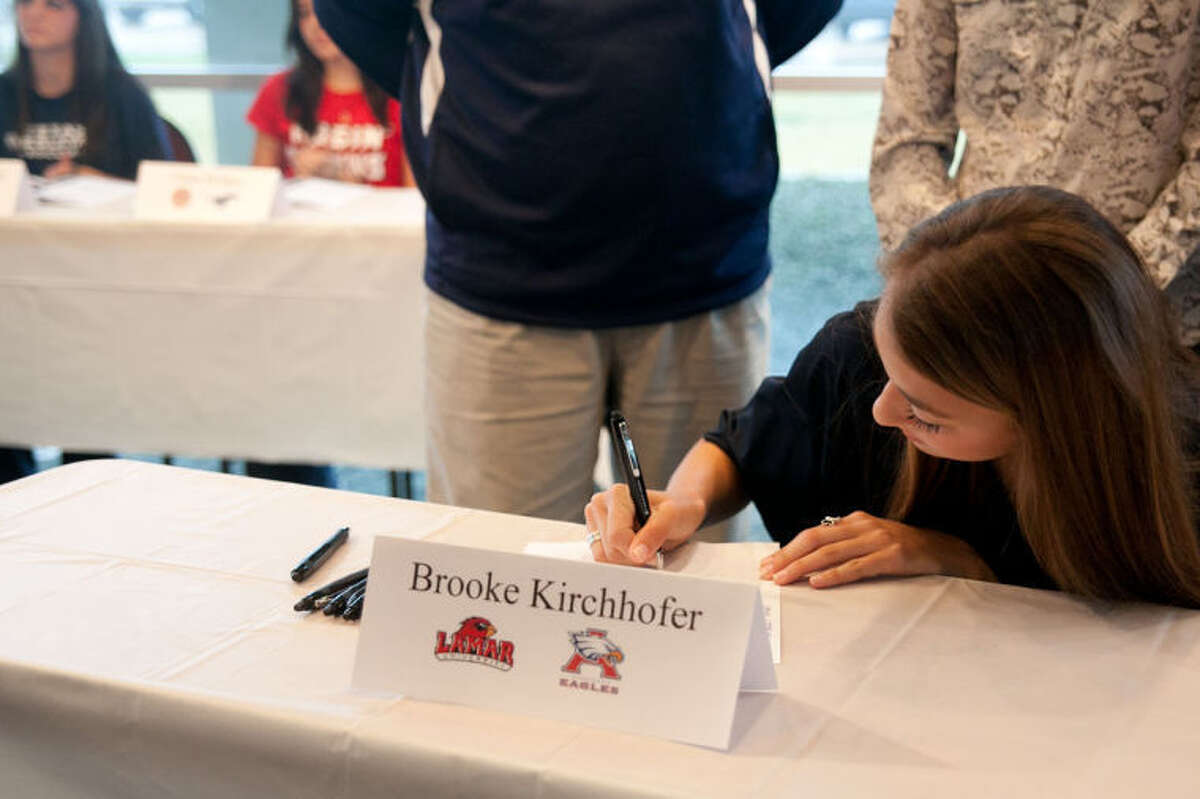 Humble ISD honors studentathletes at Signing Day ceremony