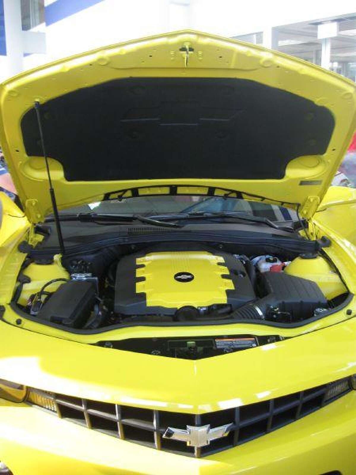 Dealership gives Camaro fans up close look at 2010 model