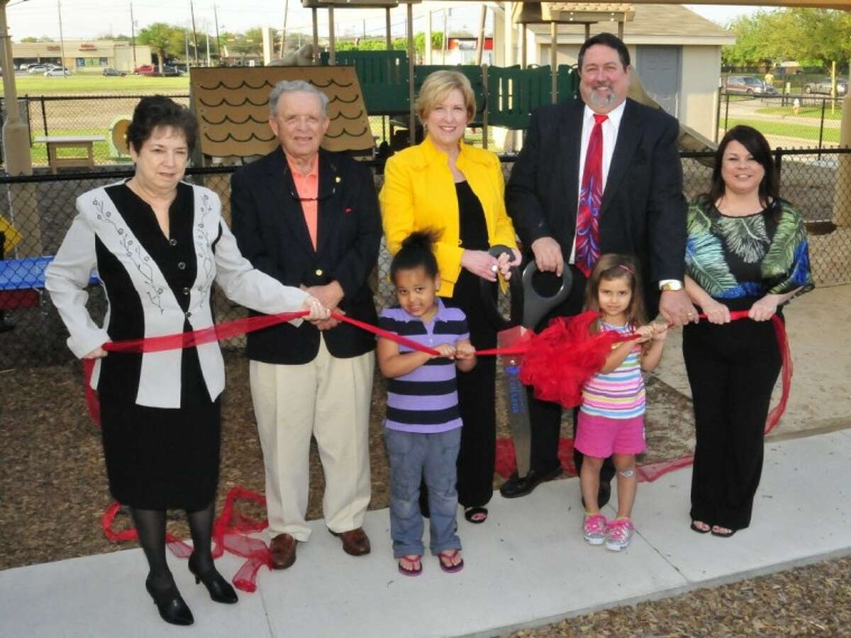 The San Jacinto College community recently celebrated the opening of the new Education Center and Lab School facility at the Central campus. Pictured from left to right: Marie Flickinger, San Jacinto College Board of Trustees chair; Dr. Ruede Wheeler, San Jacinto College Board of Trustees member; six-year-old Keely Cummings, Education Center and Lab School student; Dr. Debbie Simpson-Smith, child development/education department chair; four-year-old Elyana Smith, Education Center and Lab School student; Dr. Neil Matkin, San Jacinto College Central campus president; and Kathy Sanchez, Education Center and Lab School director.