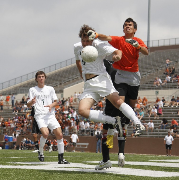 Strake Jesuit soccer reaches 5A state semis