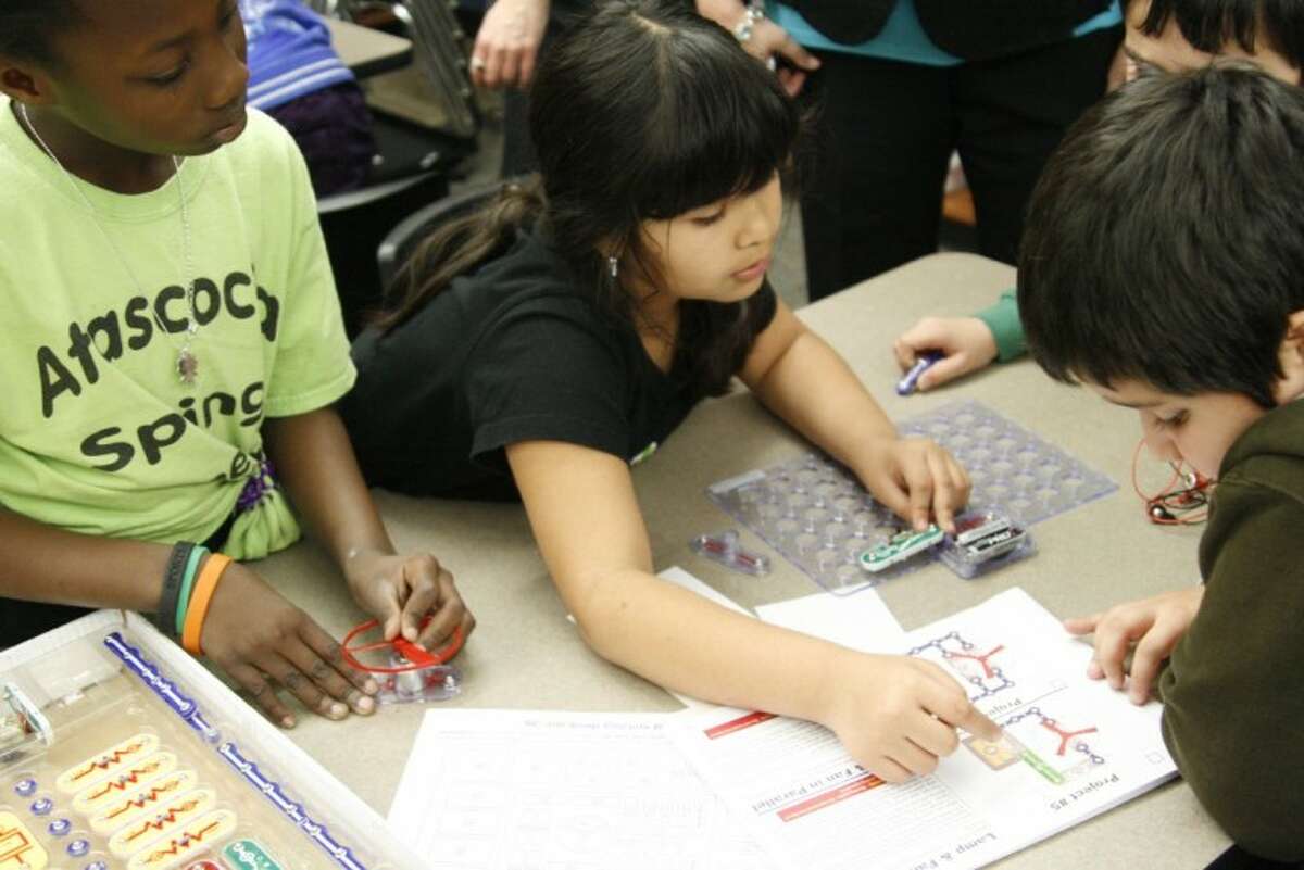Atascocita Springs Elementary dedicates new science lab
