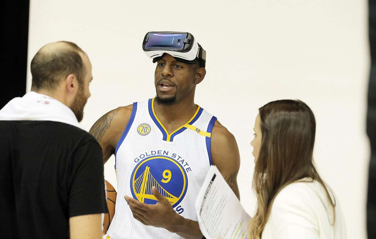 Warriors Showcase Vr With Andre Iguodala Bobblehead