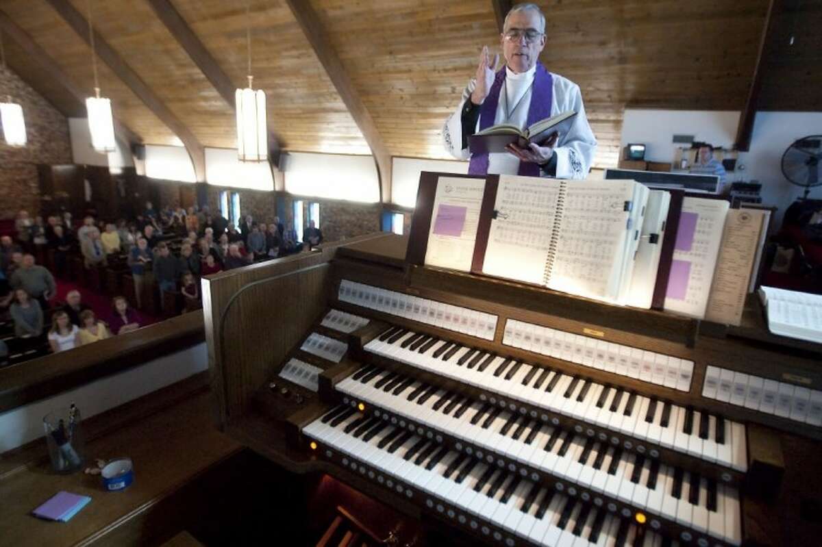 Pastor David Quail blesses the new Johannus Sweelink 37 organ at St. Mark Lutheran Church March 4.