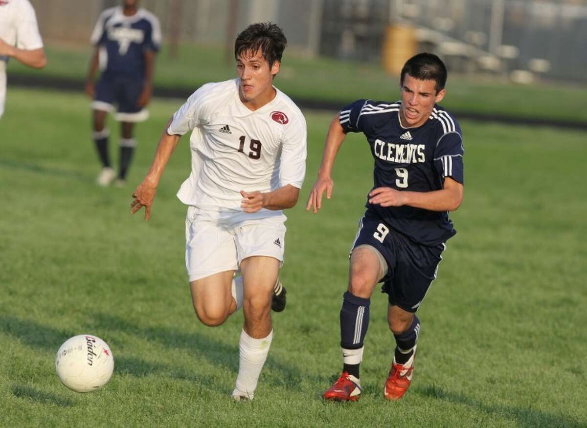 BOYS SOCCER: Clements coasts past Kempner, clinches district title