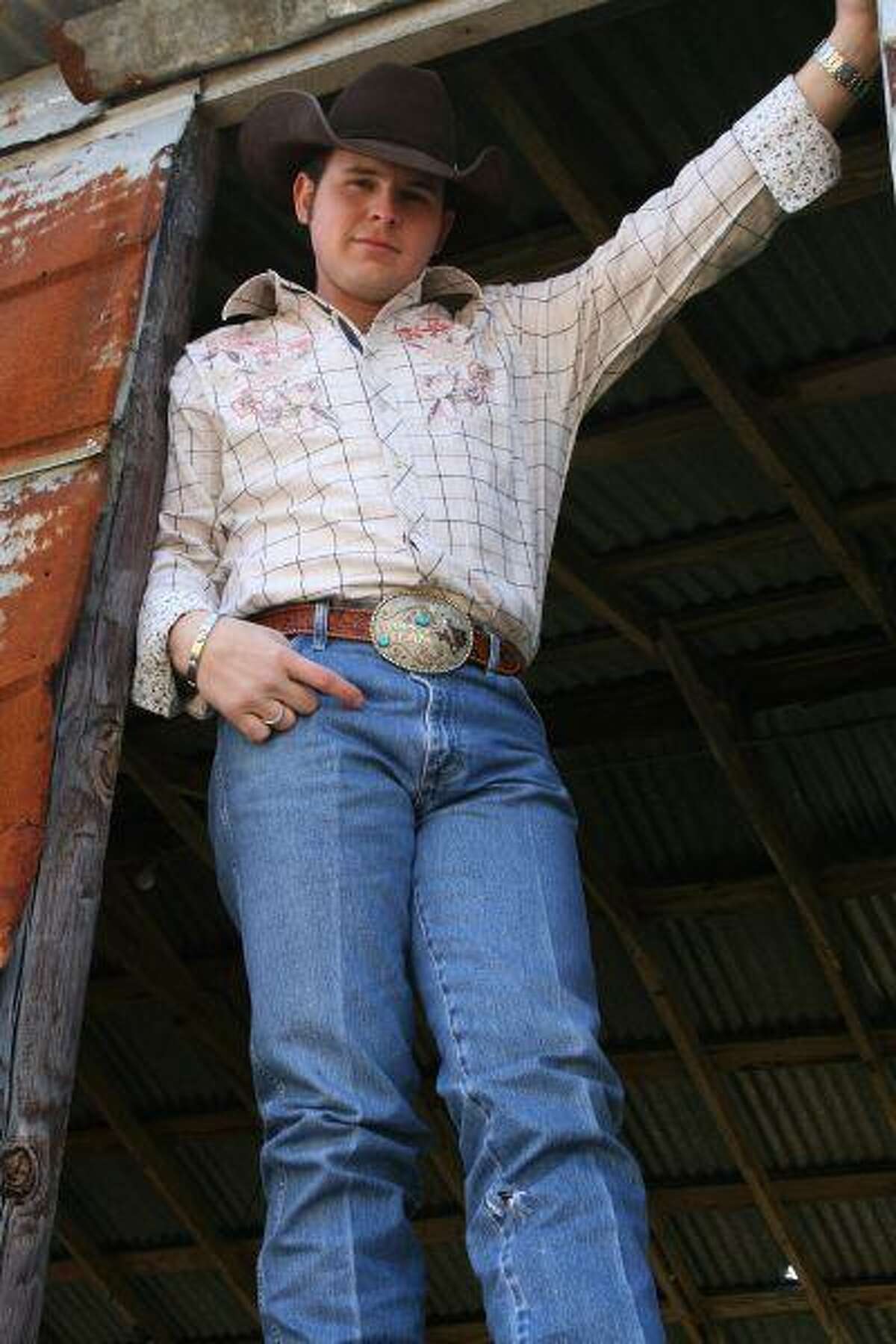 Working cowboy sings ‘real country’ at rodeo