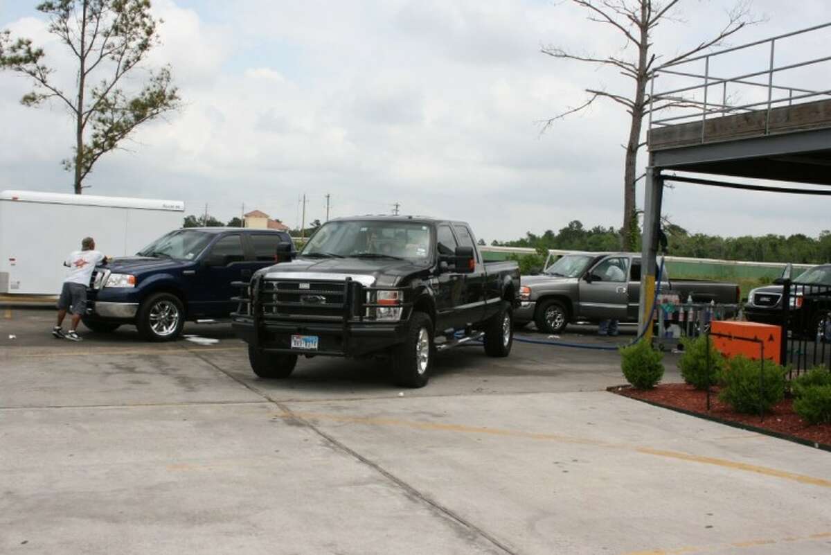 Hugh & Jeff’s Car Wash & Grill