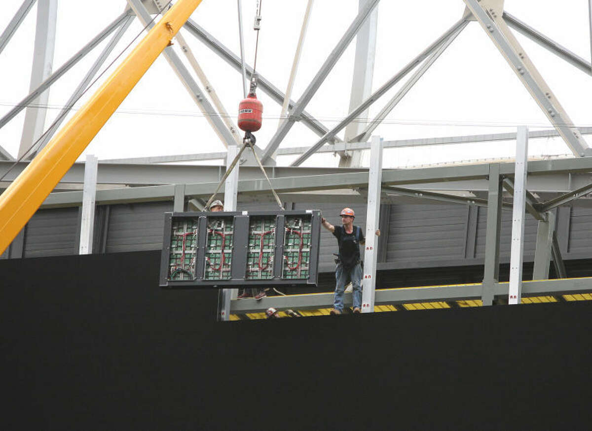 Houston Texans installing world's largest video screens at Reliant Stadium  - Footballscoop