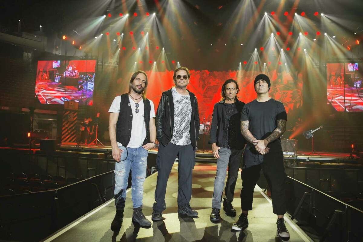 Rock band Mana is encouraging fans to vote in November via the Latino Power Tour.