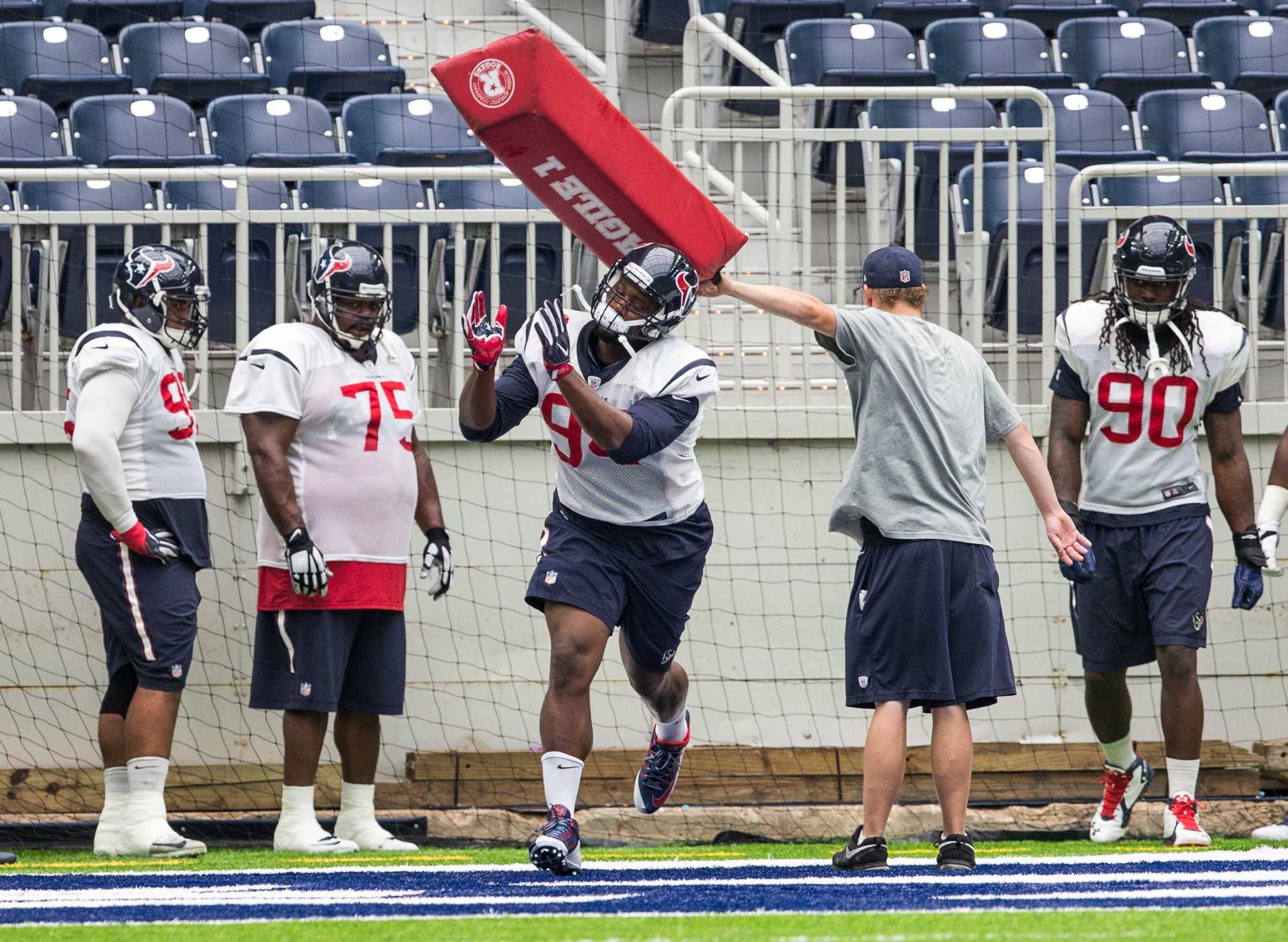 Texans LB Brian Cushing out indefinitely with sprained ligament