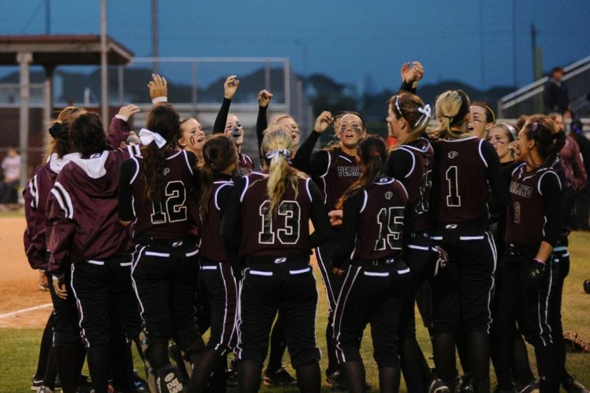 Softball Pearland rallies past Brook for 19th straight win