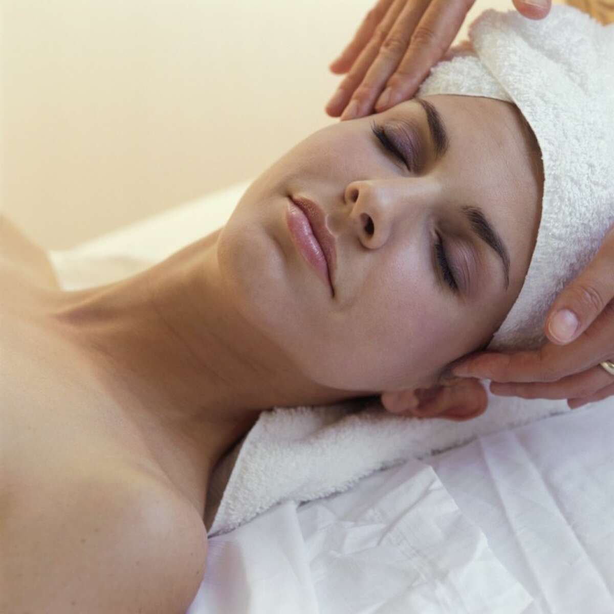 Indian Head Massage Relaxes And Improves Health 0995
