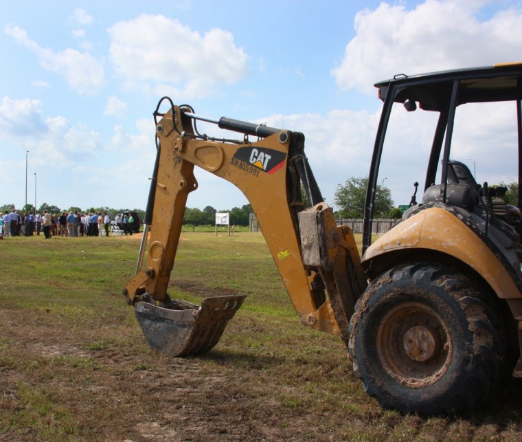 HomeTown Bank celebrates construction of new Pearland location
