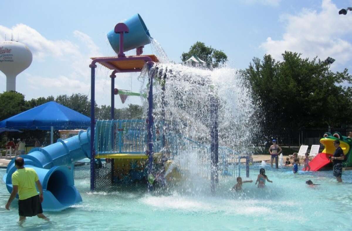 Bellaire's 'waterpark' opens for weekend fun, beating the heat