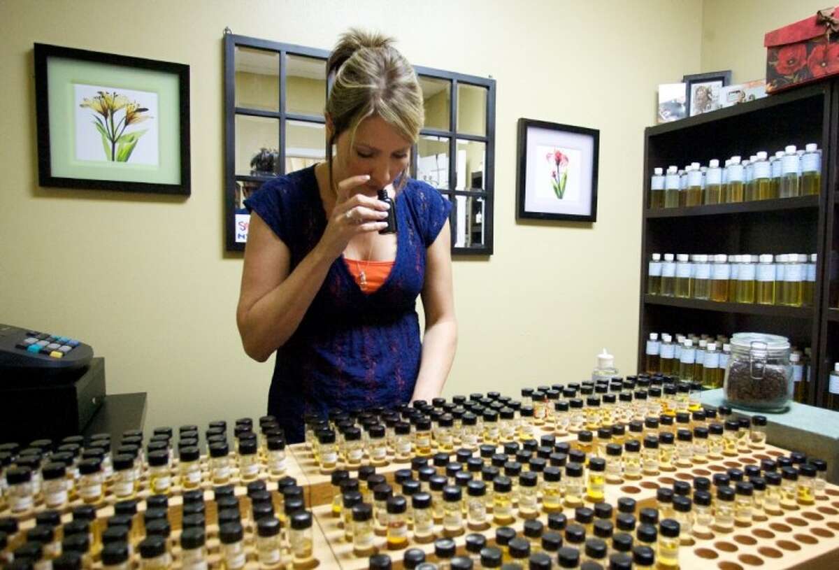 New Perfume Shop Lets Customers Design Scent