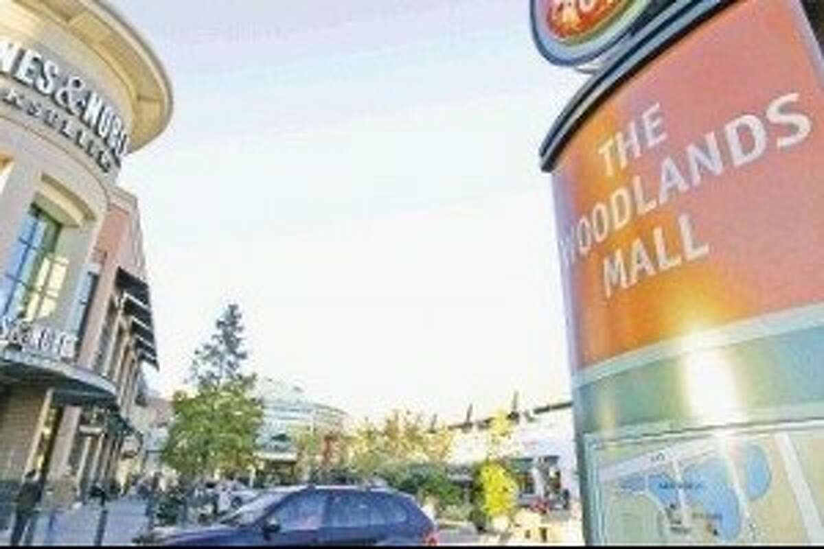The Woodlands Mall extends hours during TaxFree Weekend