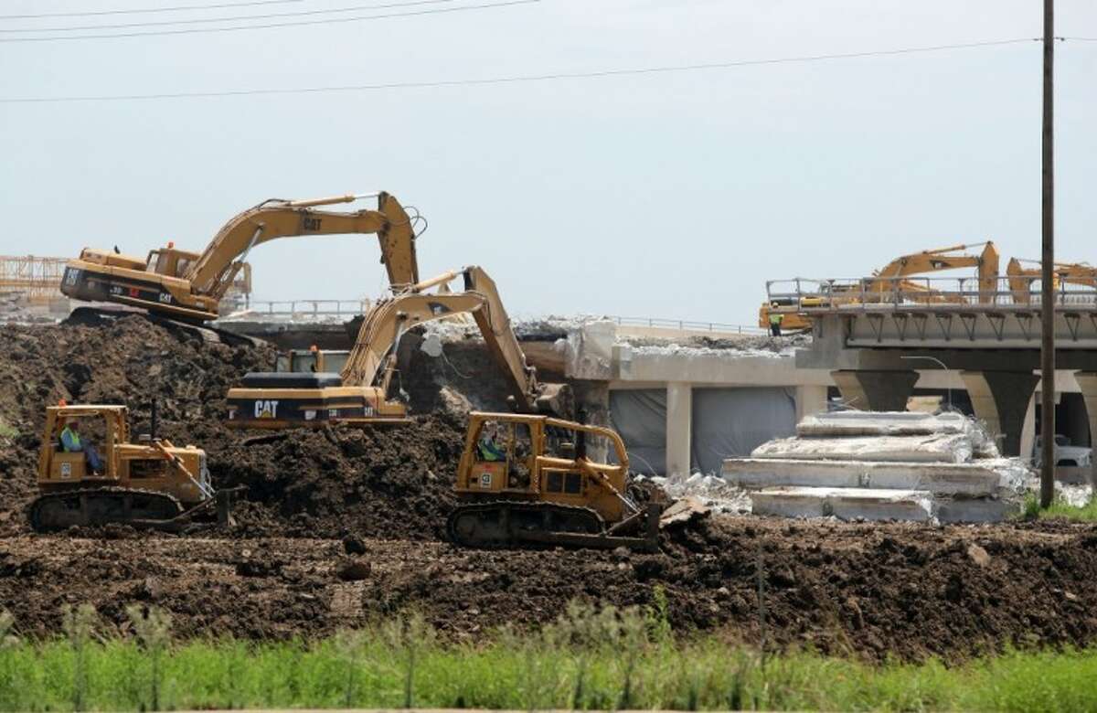 Dixie Farm Road overpass at the Gulf Freeway closed until October