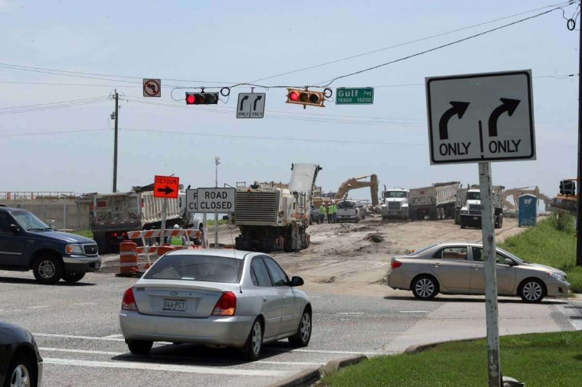 Dixie Farm Road overpass at the Gulf Freeway closed until October