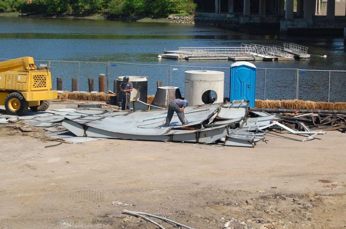 Construction continues as crews dismantle oil tank in Saugatuck