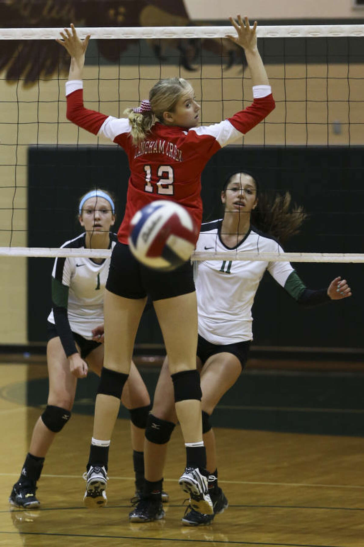 Langham Creek's Lauren Skrobarcyzk glances back at the ball during the Lobos' volleyball match against Cy Falls on Wednesday at Cy Falls High School. Cy Falls won, 3-0. (Michael Minasi / HCN)
