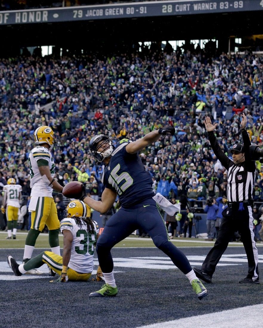 Packers out after epic collapse in Seattle