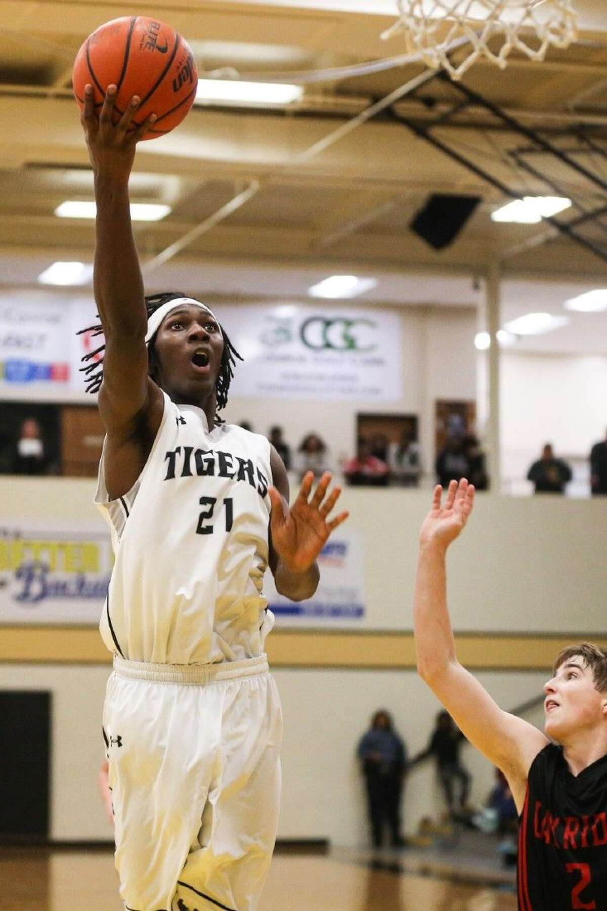 BOYS HOOPS Conroe wins district battle over Oak Ridge