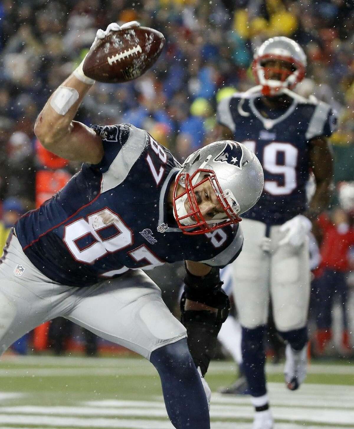 Report: 11 Of 12 Patriots' Game Footballs Under-Inflated