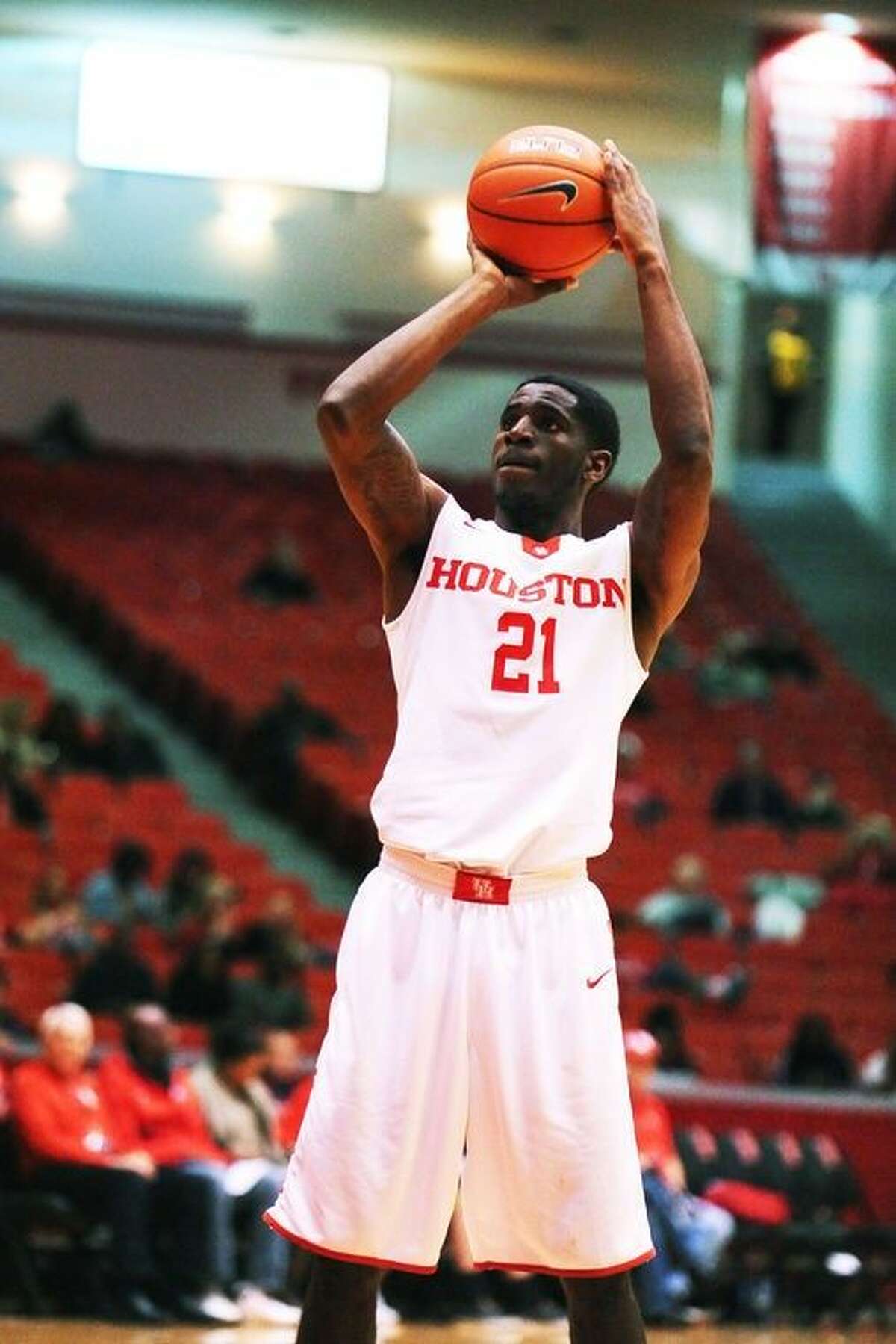 NCAA BASKETBALL: Houston drops home contest to UConn, 69-57