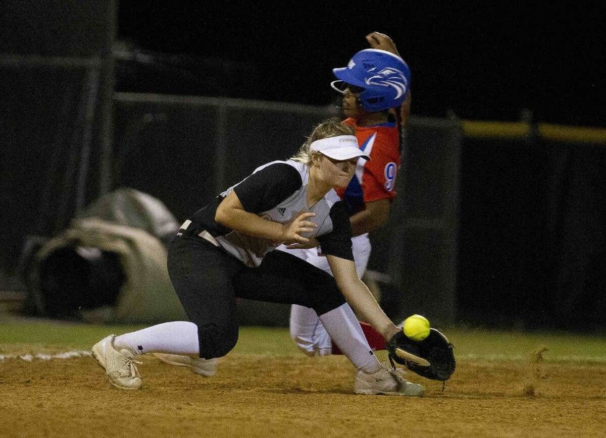 SOFTBALL Oak Ridge picks up first district win over Conroe
