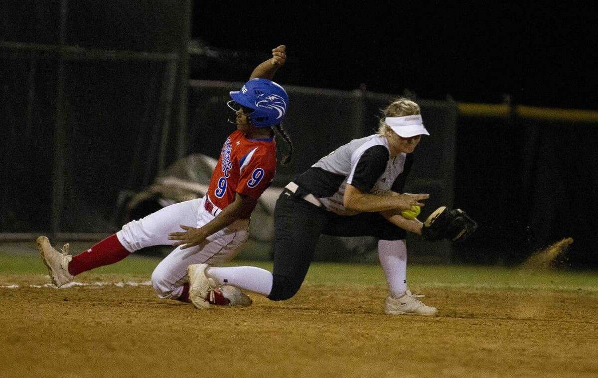 SOFTBALL Oak Ridge picks up first district win over Conroe