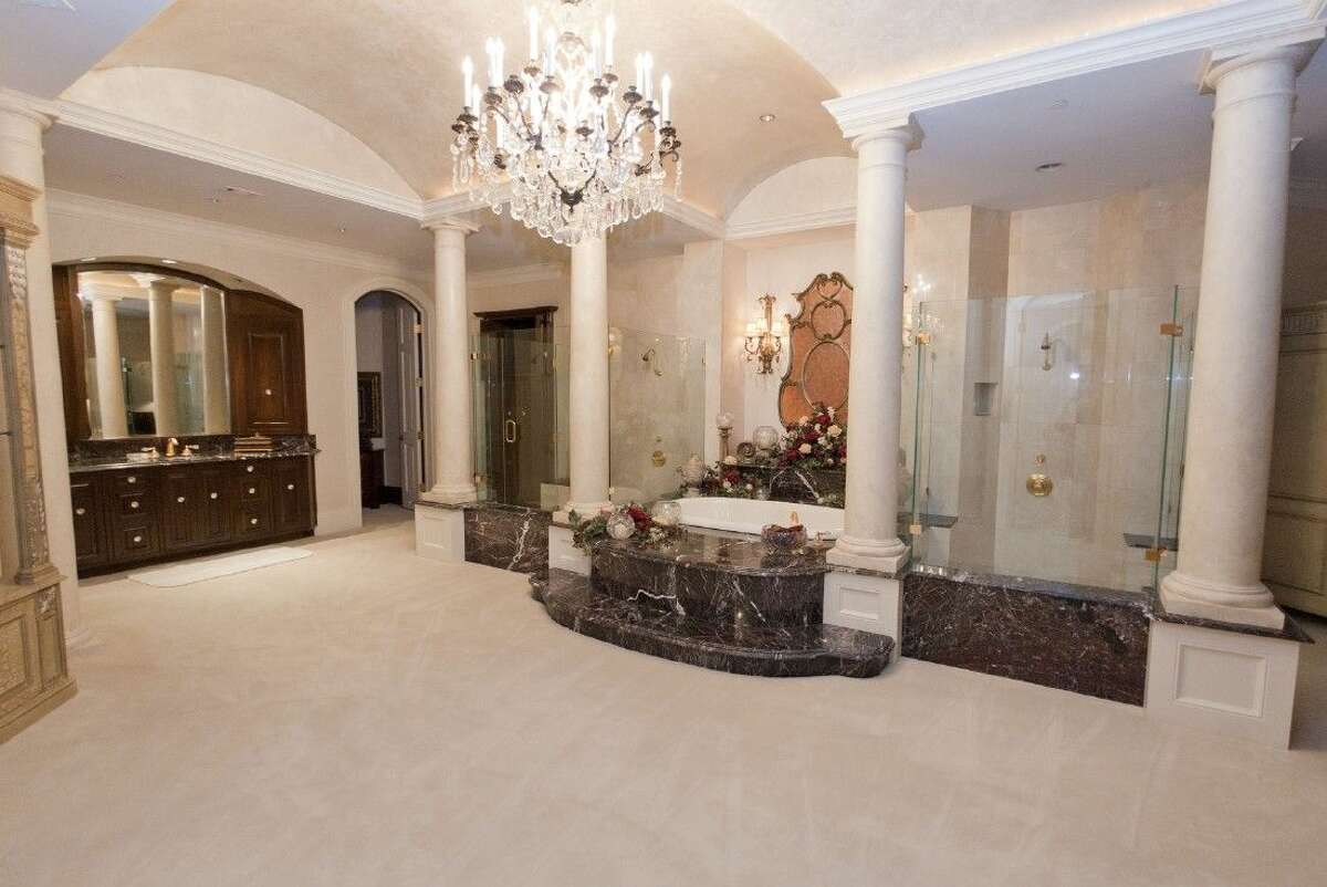 30K square foot mansion in The Woodlands sells