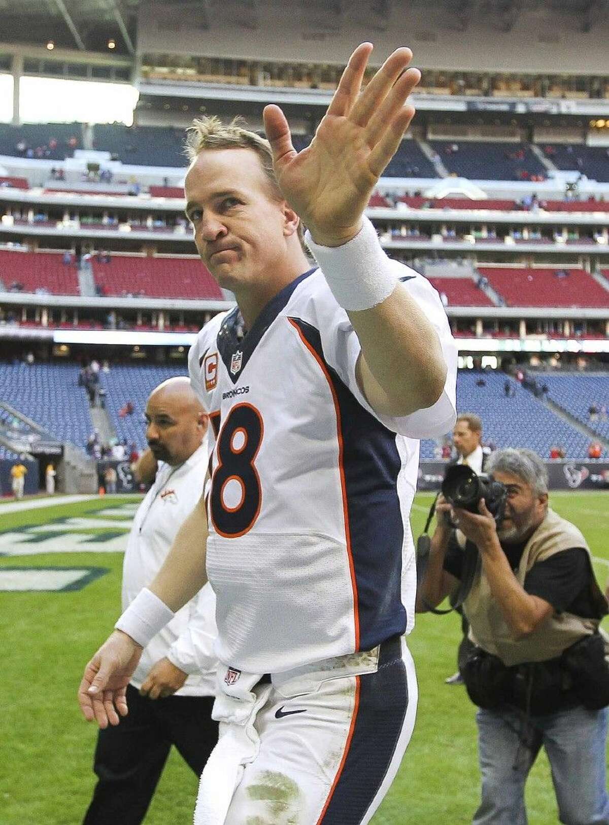 Peyton Manning and Denver Broncos can't dig themselves out of big