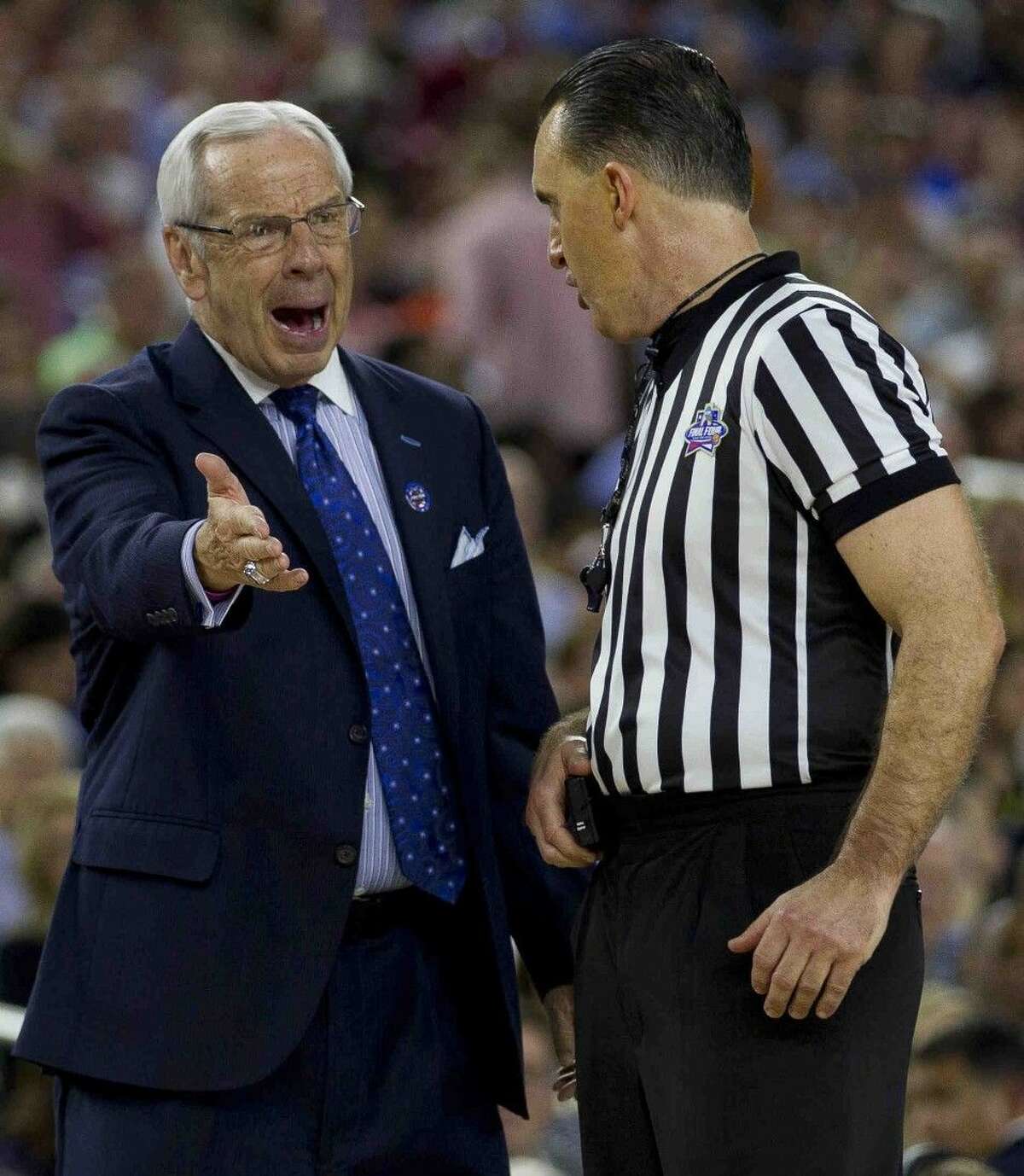 NCAA BASKETBALL Roy Williams could join coaching royalty with another