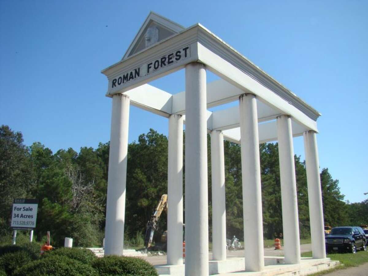 End of an era Construction crews remove Roman Forest’s pillars without