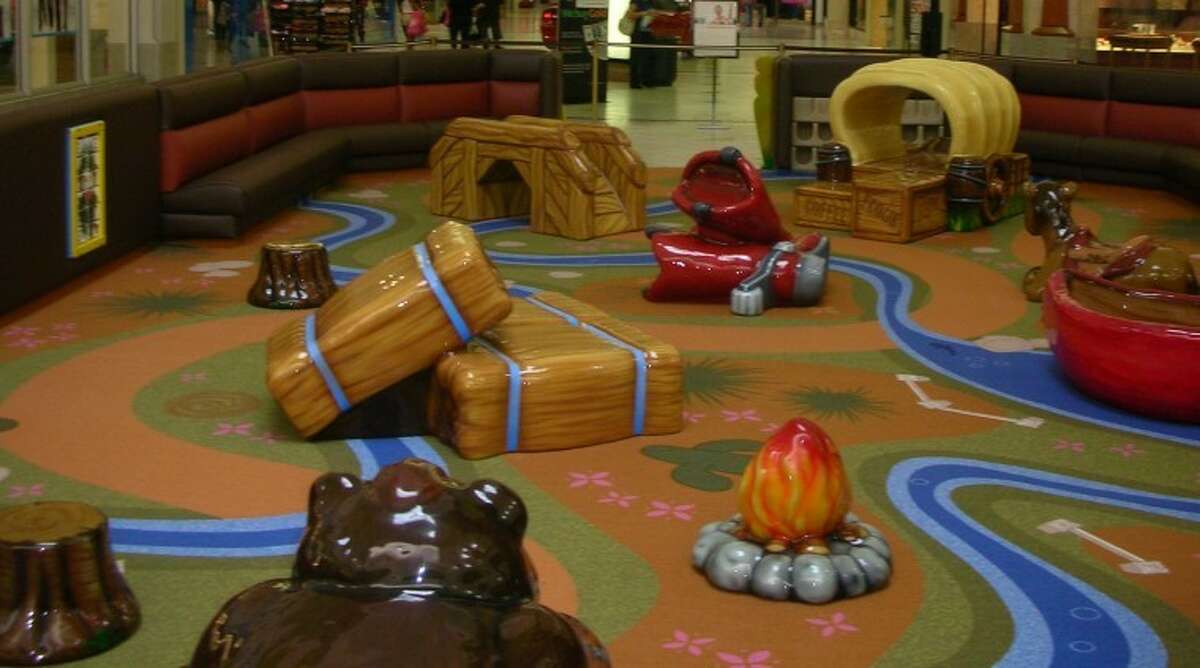 Willowbrook Mall debuts new western play area