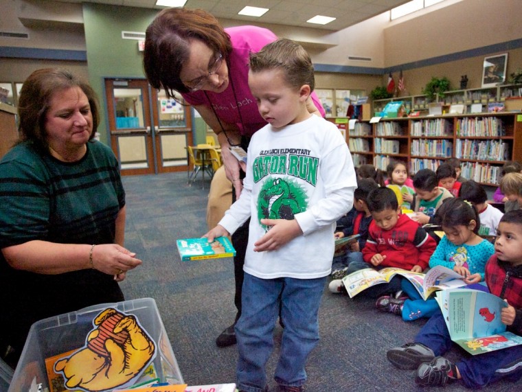 Woodlands church group donates books to Glen Loch Elementary