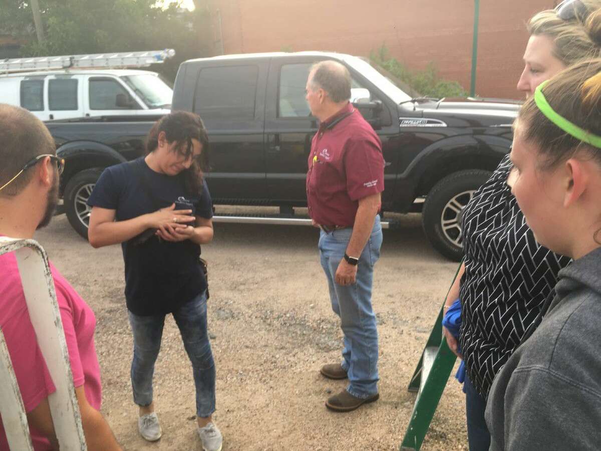 Conroe Feeder’s Supply rescues entangled bird