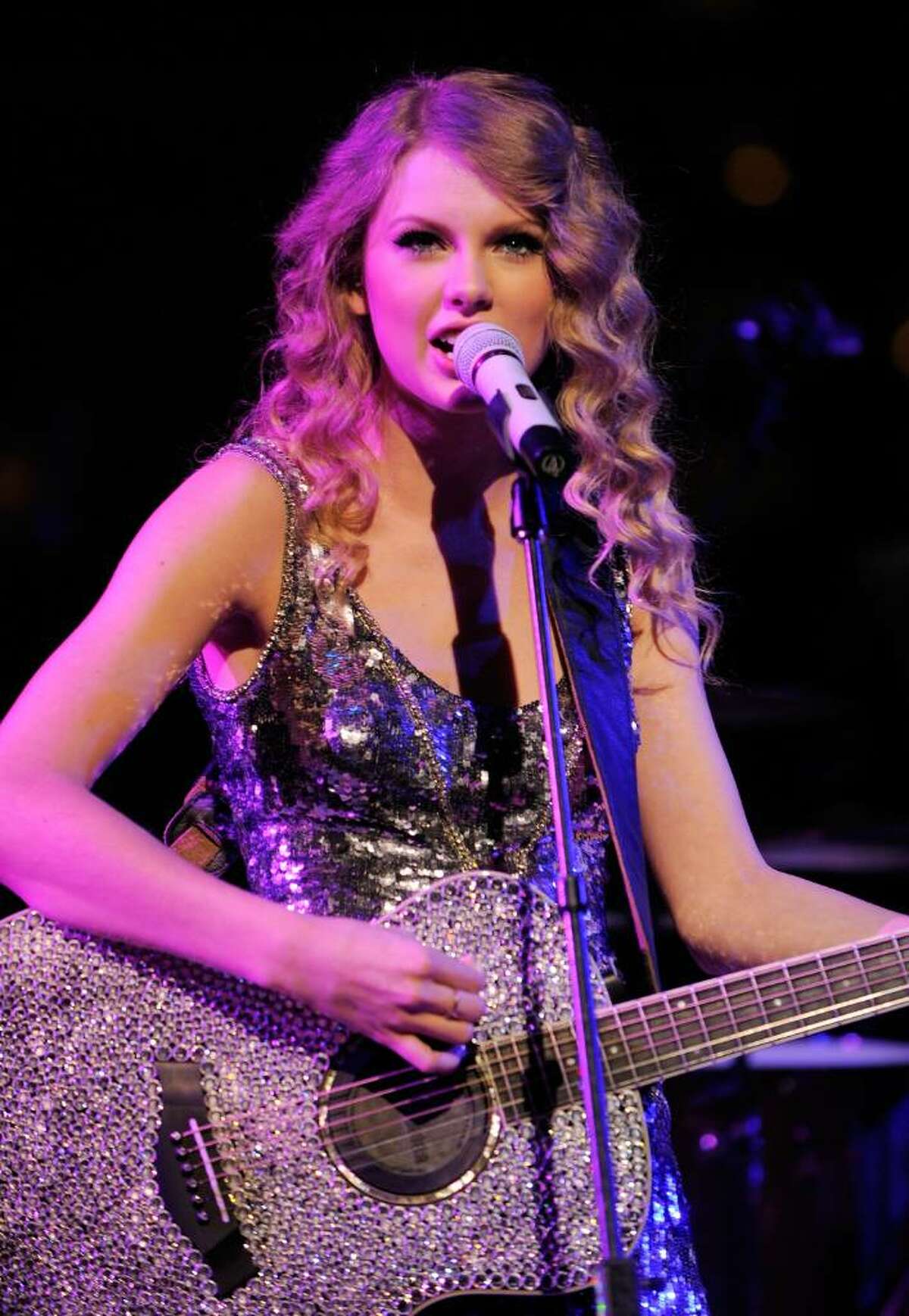 NEW YORK - MAY 04: Singer Taylor Swift performs onstage at Time's 100 most influential people in the world gala at Frederick P. Rose Hall, Jazz at Lincoln Center on May 4, 2010 in New York City. (Photo by Jemal Countess/Getty Images for Time Inc) *** Local Caption *** Taylor Swift