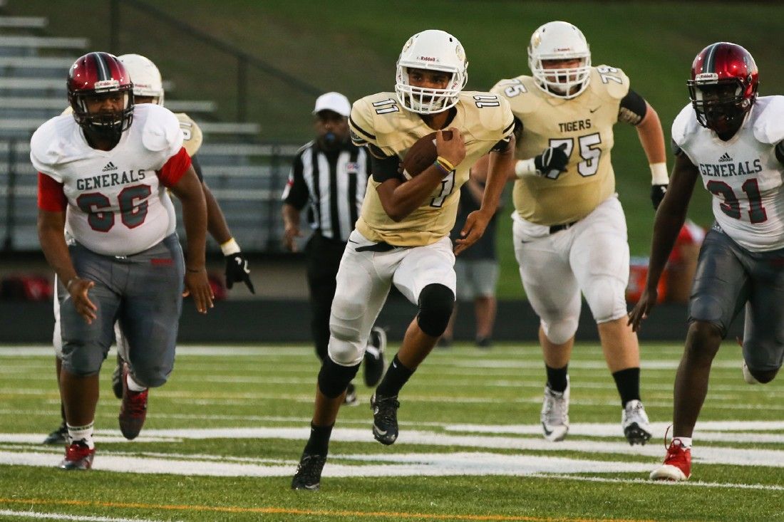 Football Conroe Overcomes Slow Start Tops Macarthur