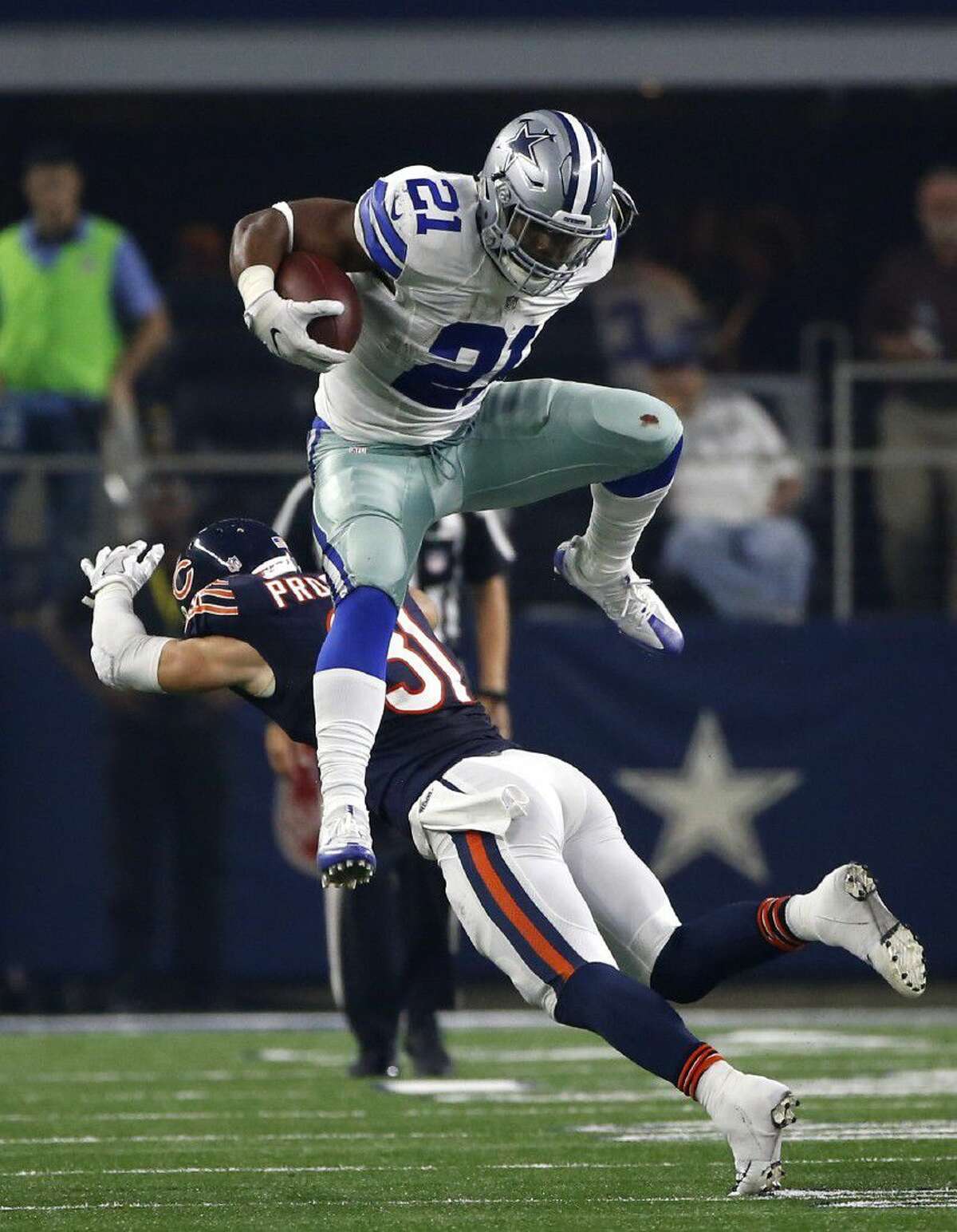 Rookies lead Cowboys, Sports