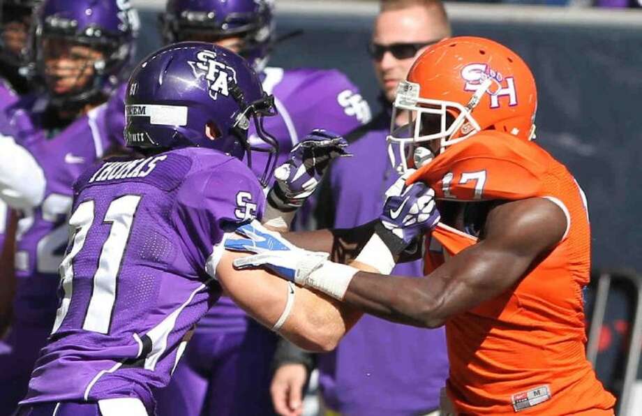Football Sam Houston State Outlasts Stephen F Austin In Reliant