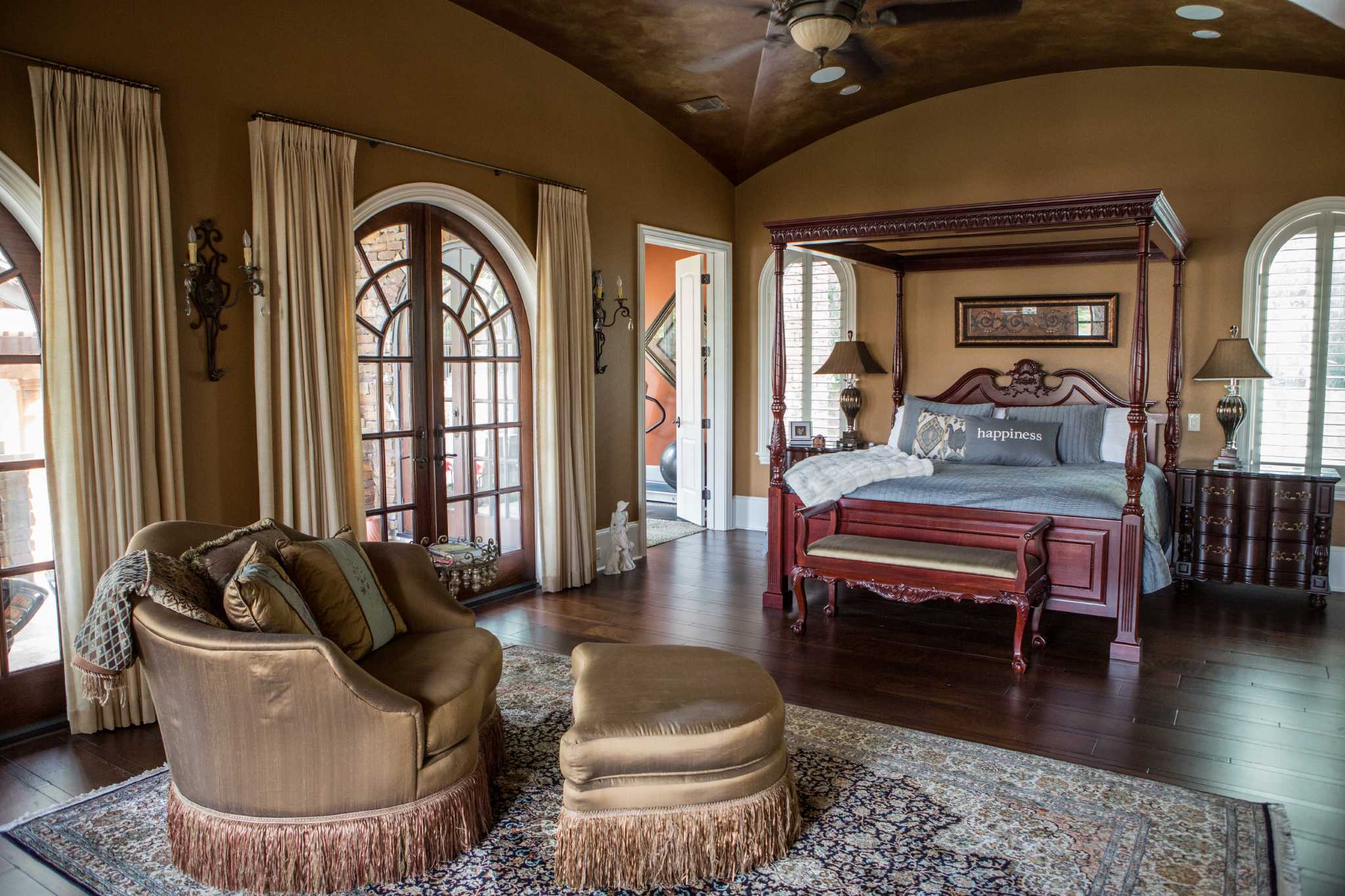 Dream Italian villa in Bellaire brings travels under one grand yet homey  roof, image size:2048x1365