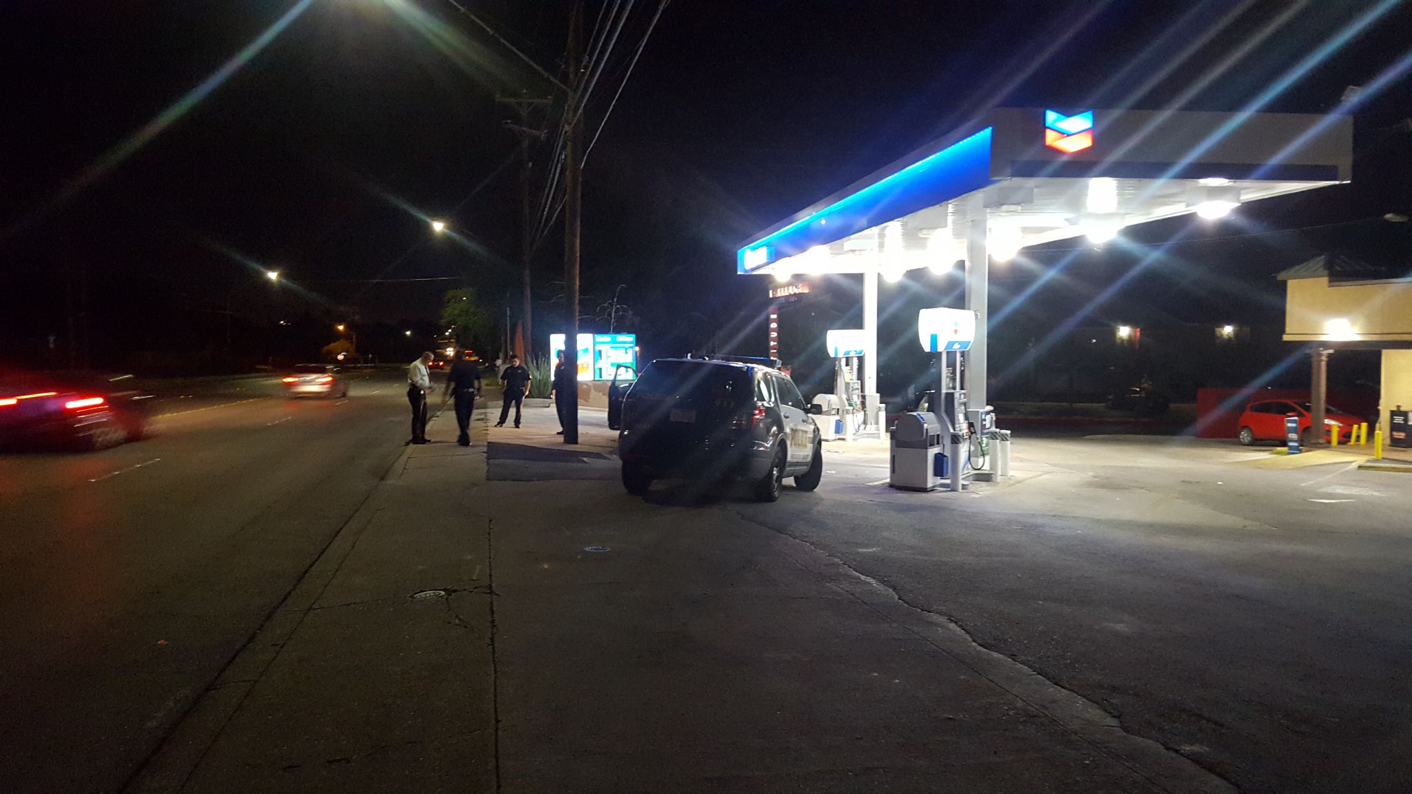 Man found shot at Northwest Side gas station