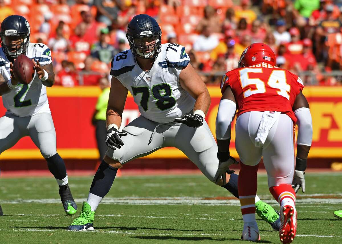KANSAS CITY, MO - AUGUST 13: Offensive tackle Bradley Sowell #78 of the Seattle Seahawks gets set on the line against the Kansas City Chiefs during the first half on August 13, 2016 at Arrowhead Stadium in Kansas City, Missouri. (Photo by Peter G. Aiken/Getty Images)
