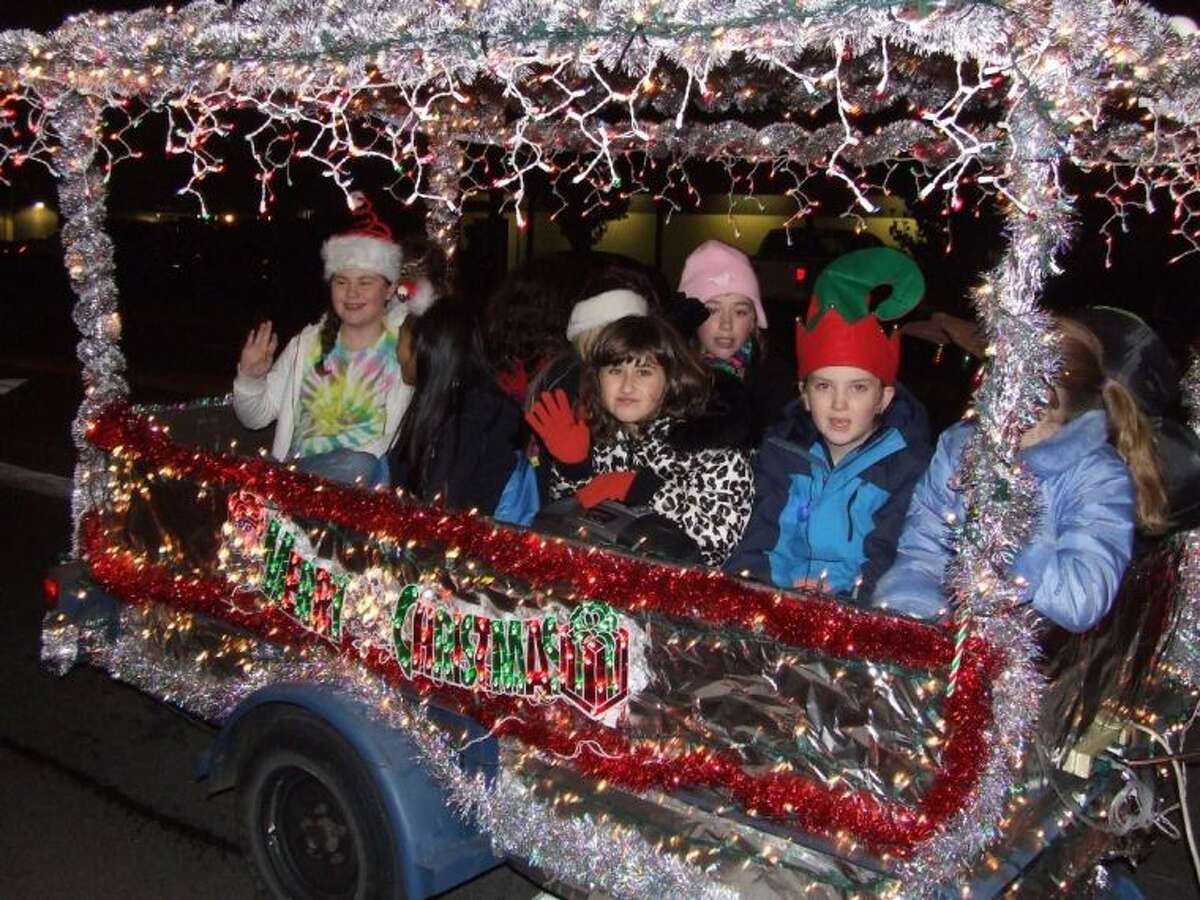 Friendswood Christmas Parade 2022 Annual Lighted Christmas Parade Doesn't Disappoint